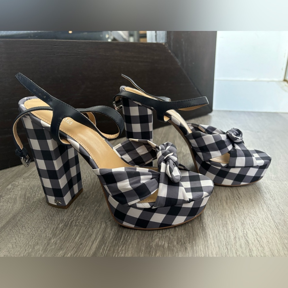 Michael Kors Women's Black and Navy Courts 
8.5